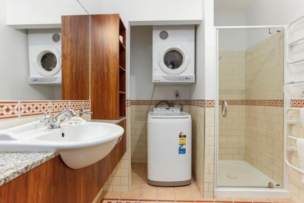 Newly Refurbished Waterfront Apartment! 3320 โอ๊คแลนด์ ภายนอก รูปภาพ